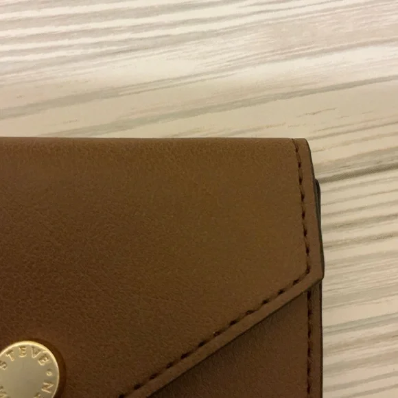 Brown Leather Card Holer with Gold Keychain Accents - Picture 5 of 5